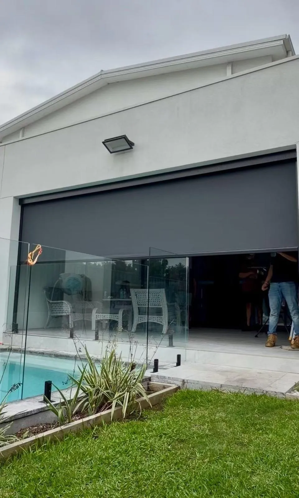 Motorized zip screen mesh system
