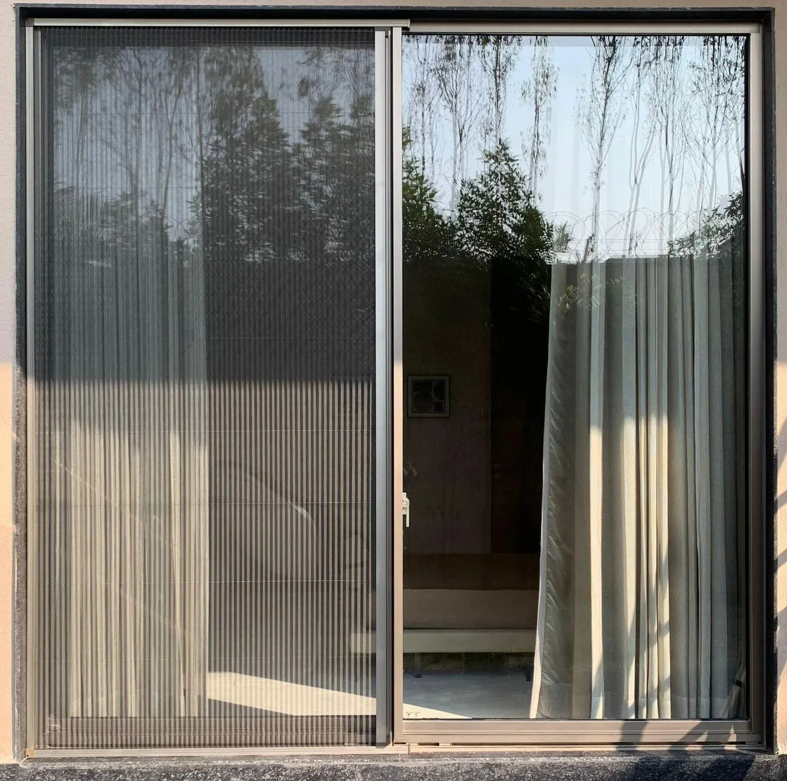 Single Shutter Pleated Mesh System